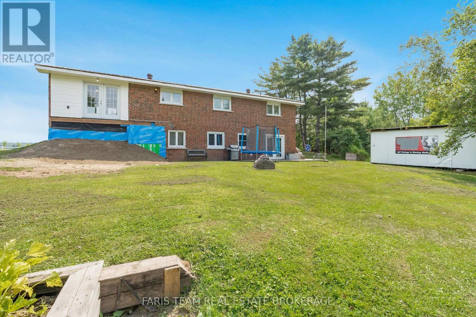 Photo 33 of 1105 Fraserburg Road, Bracebridge ON