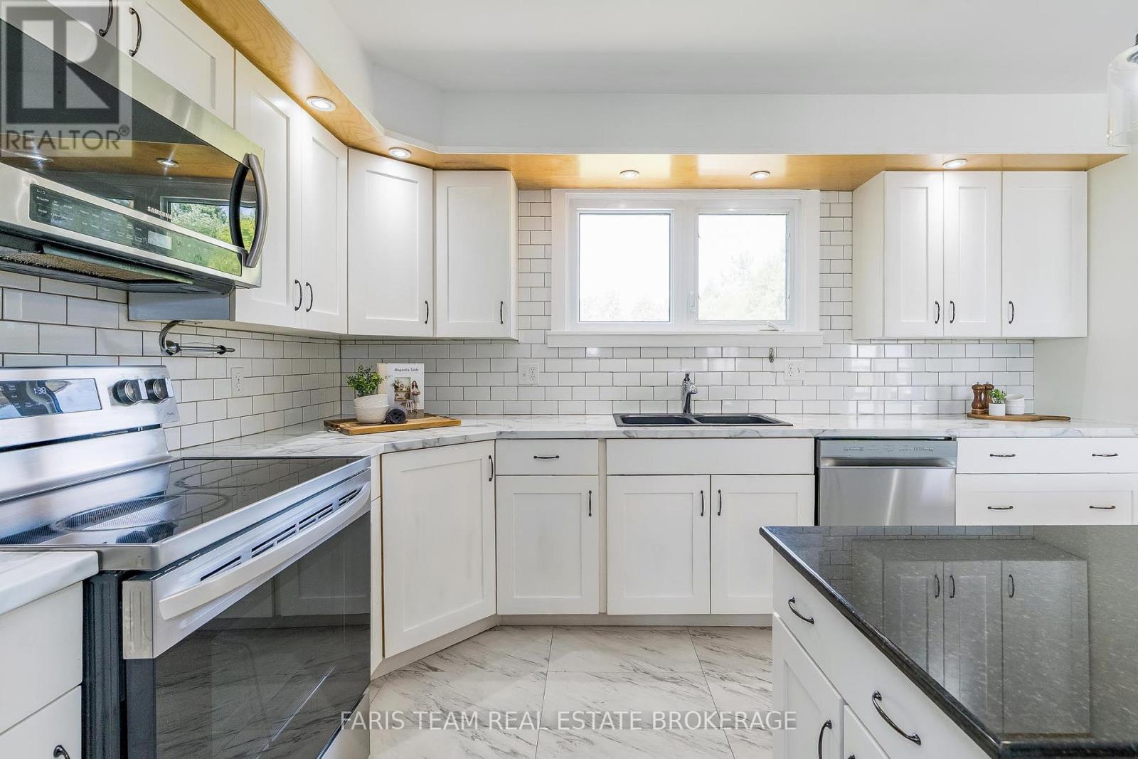 Photo 16 of 1105 Fraserburg Road, Bracebridge ON