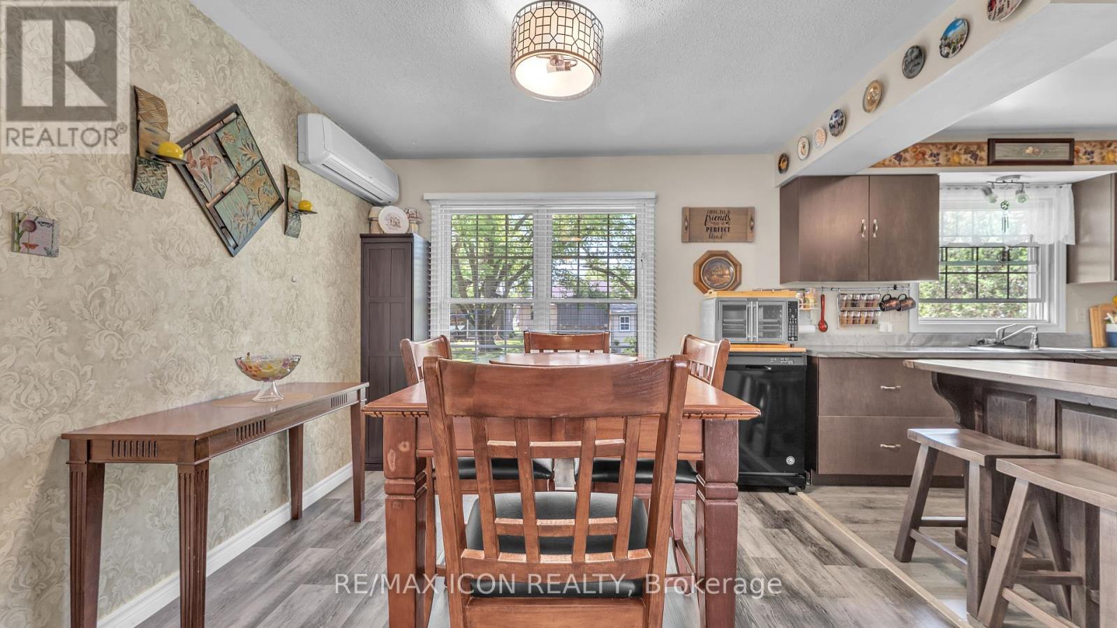 Single Family House Bungalow for Sale in  BETHANY STREET N North Middlesex (Parkhill) 