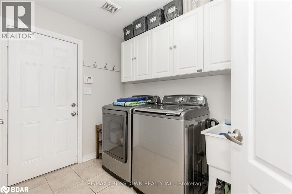 Photo 17 of 61 The Queensway, Barrie ON
