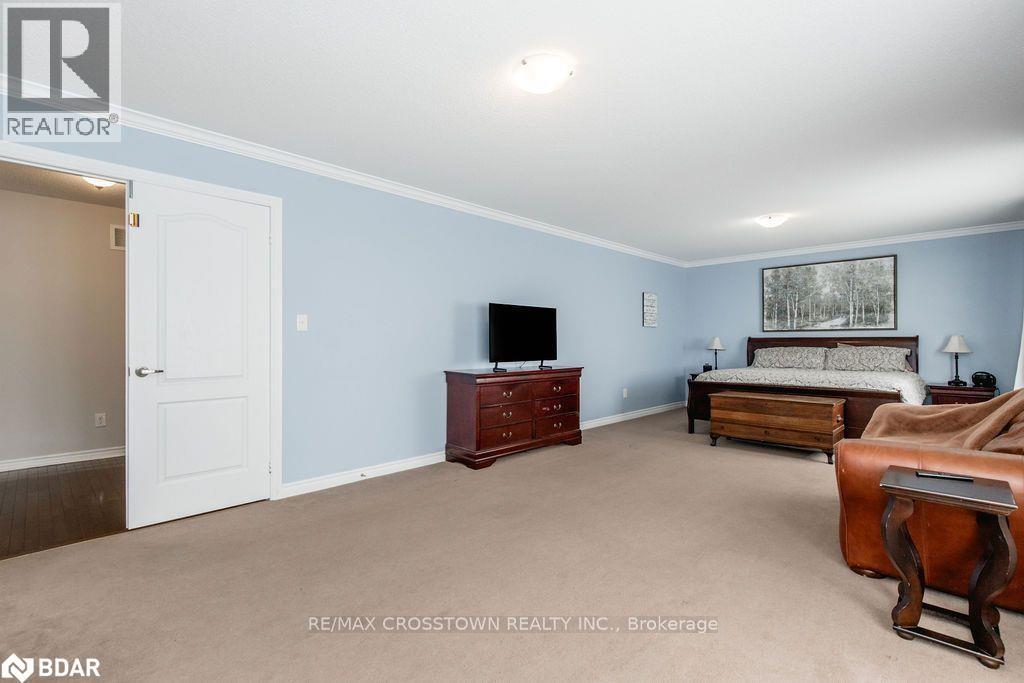 Photo 1 of 61 The Queensway, Barrie ON