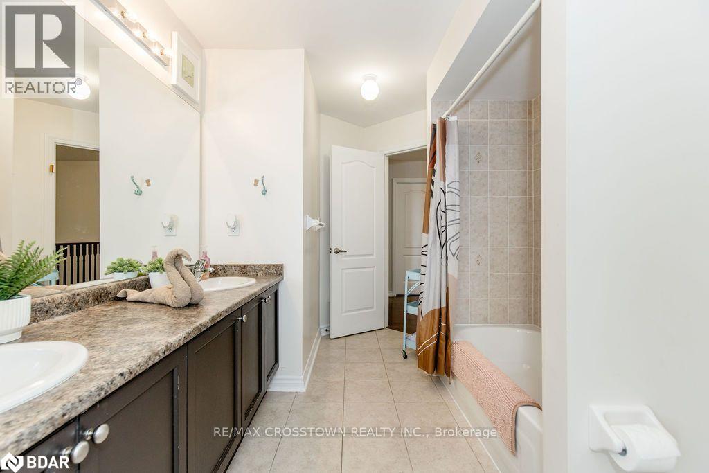 Photo 9 of 61 The Queensway, Barrie ON