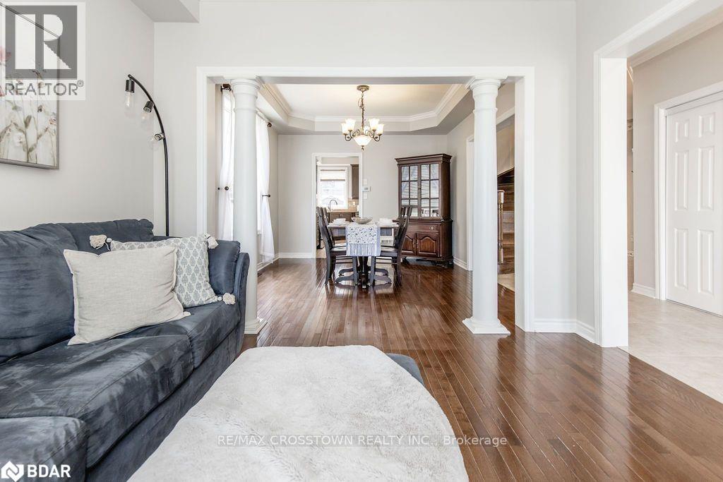 Photo 22 of 61 The Queensway, Barrie ON