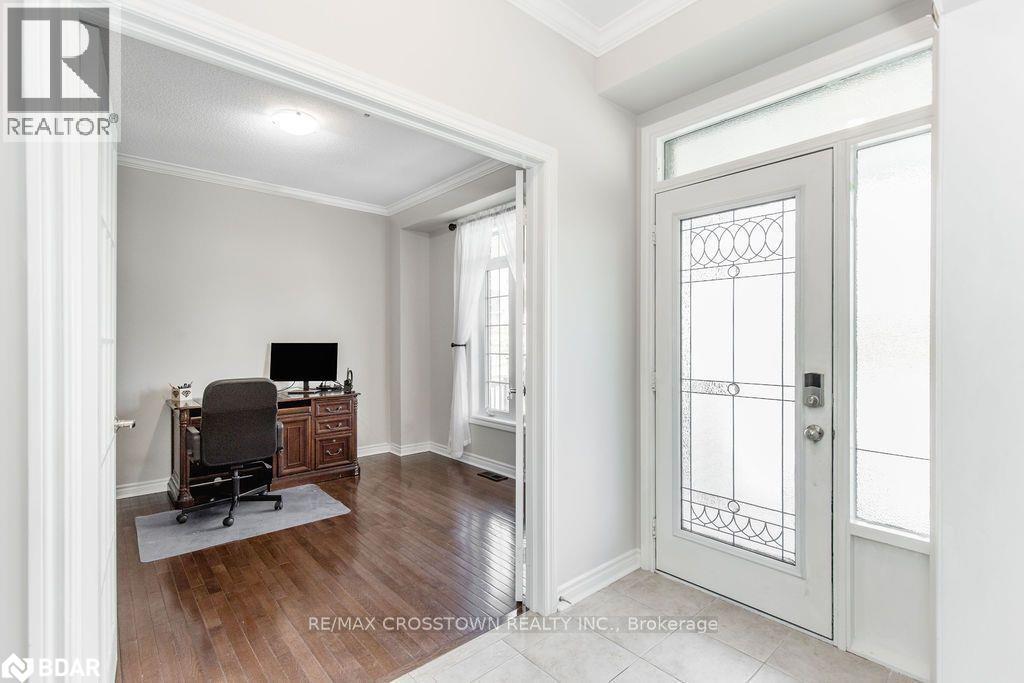 Photo 10 of 61 The Queensway, Barrie ON