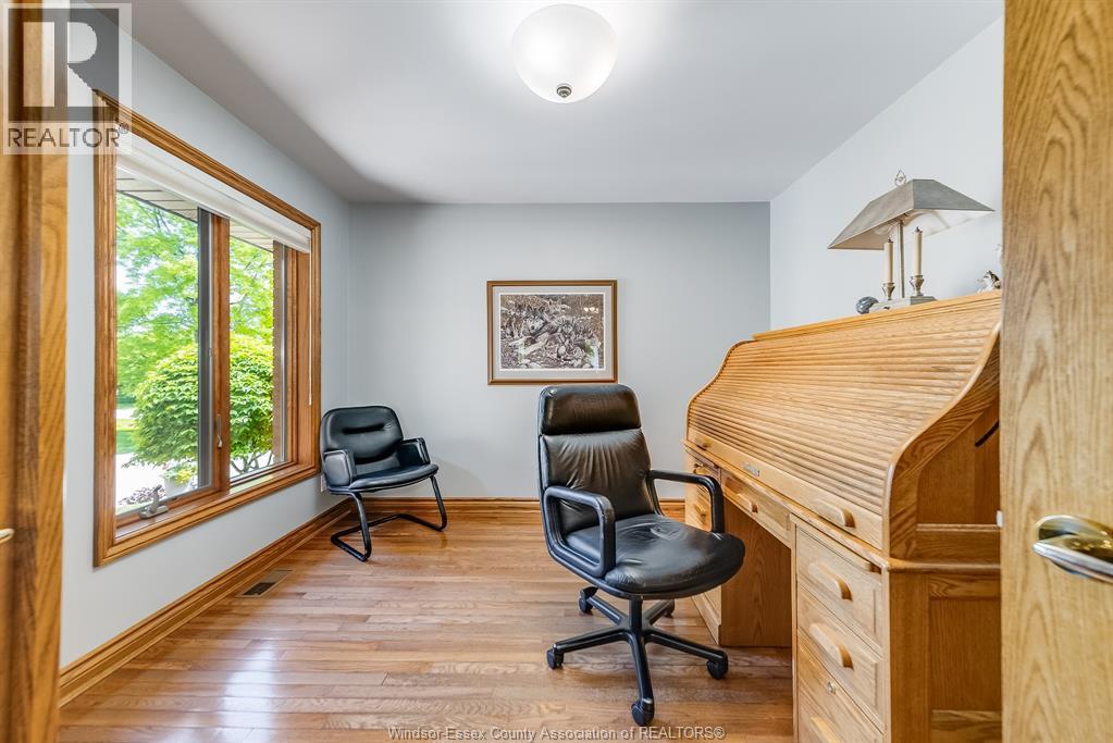 Photo 23 of 211 Woodland Drive, Harrow ON