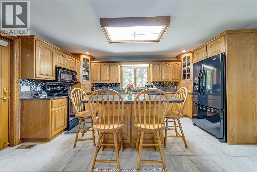 Photo 2 of 211 Woodland Drive, Harrow ON