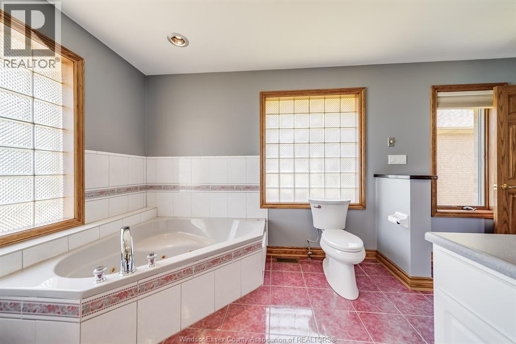 Photo 43 of 211 Woodland Drive, Harrow ON