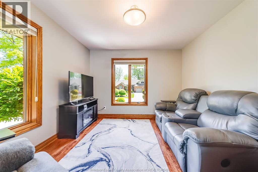 Photo 25 of 211 Woodland Drive, Harrow ON