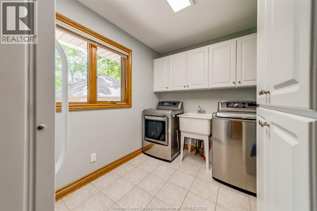 Photo 11 of 211 Woodland Drive, Harrow ON