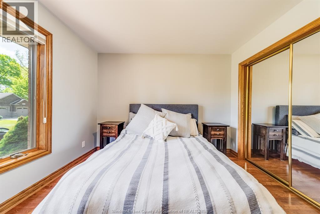 Photo 4 of 211 Woodland Drive, Harrow ON