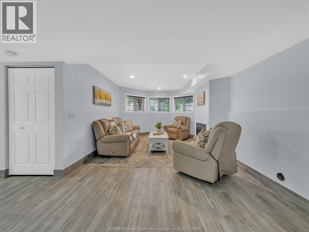 Photo 22 of 847 Lawndale Avenue, Kingsville ON