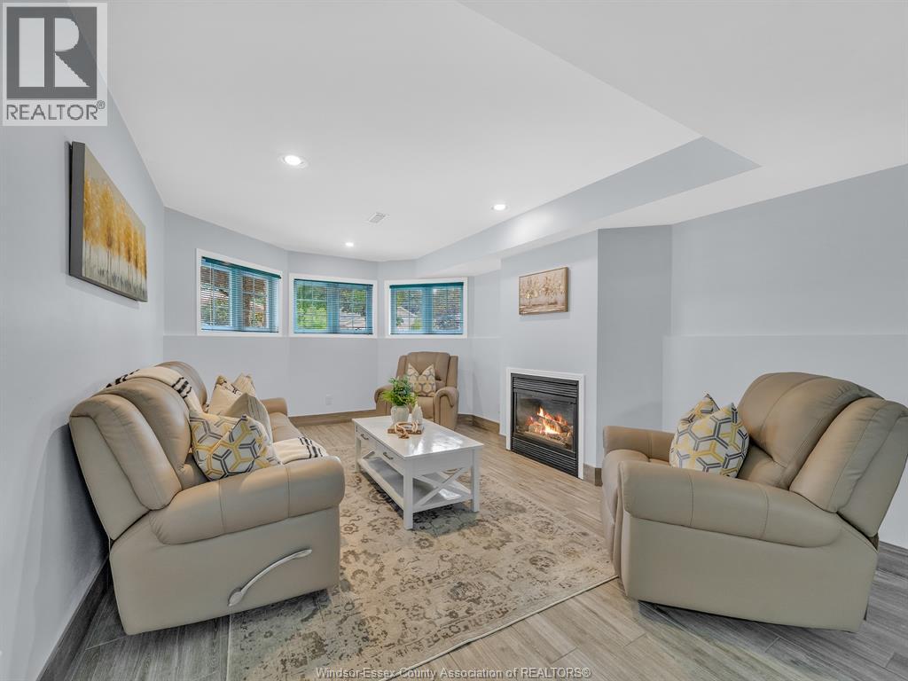 Photo 23 of 847 Lawndale Avenue, Kingsville ON