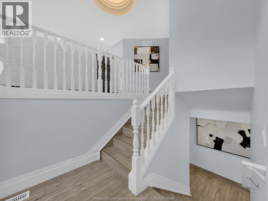 Photo 3 of 847 Lawndale Avenue, Kingsville ON