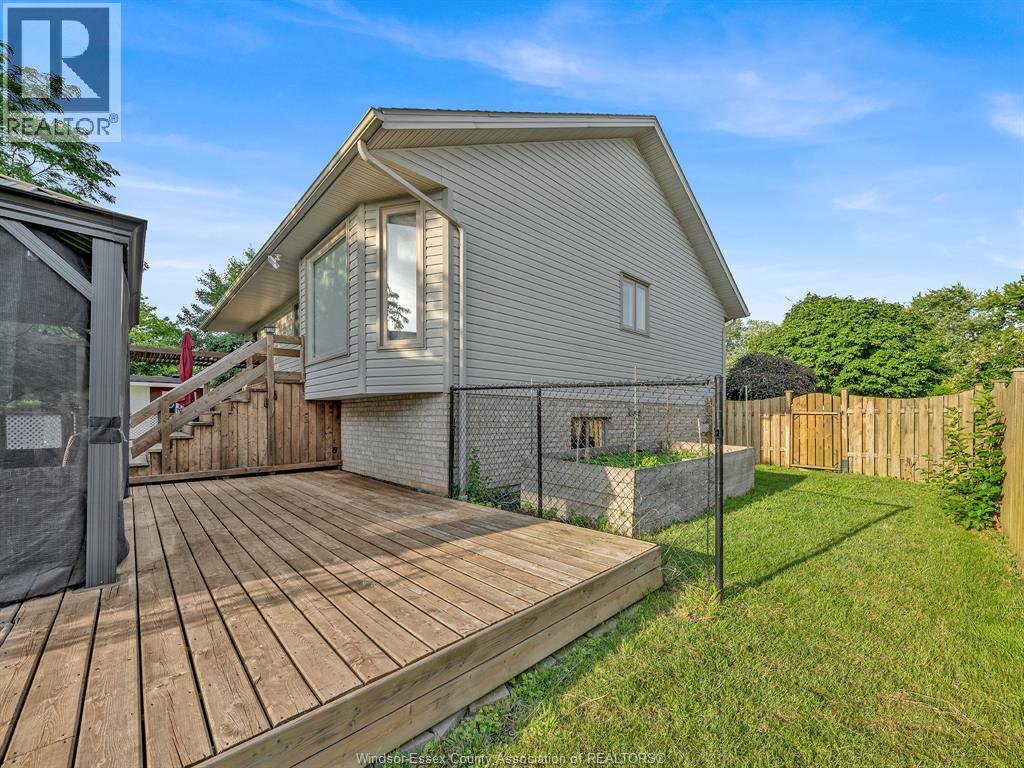 Photo 34 of 847 Lawndale Avenue, Kingsville ON