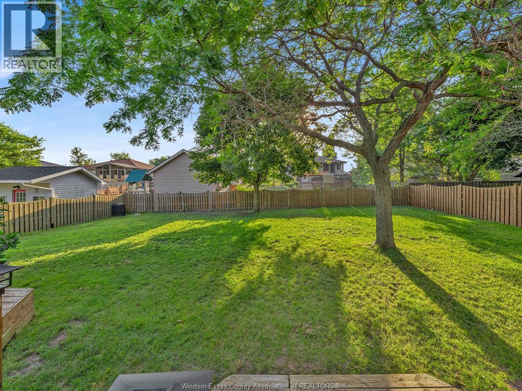 Photo 37 of 847 Lawndale Avenue, Kingsville ON