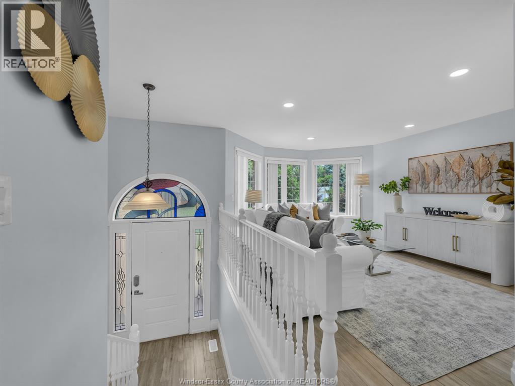 Photo 4 of 847 Lawndale Avenue, Kingsville ON