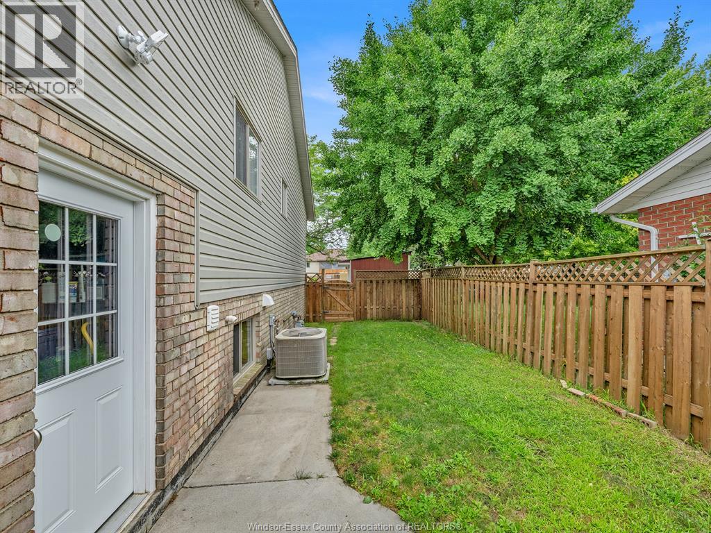 Photo 40 of 847 Lawndale Avenue, Kingsville ON