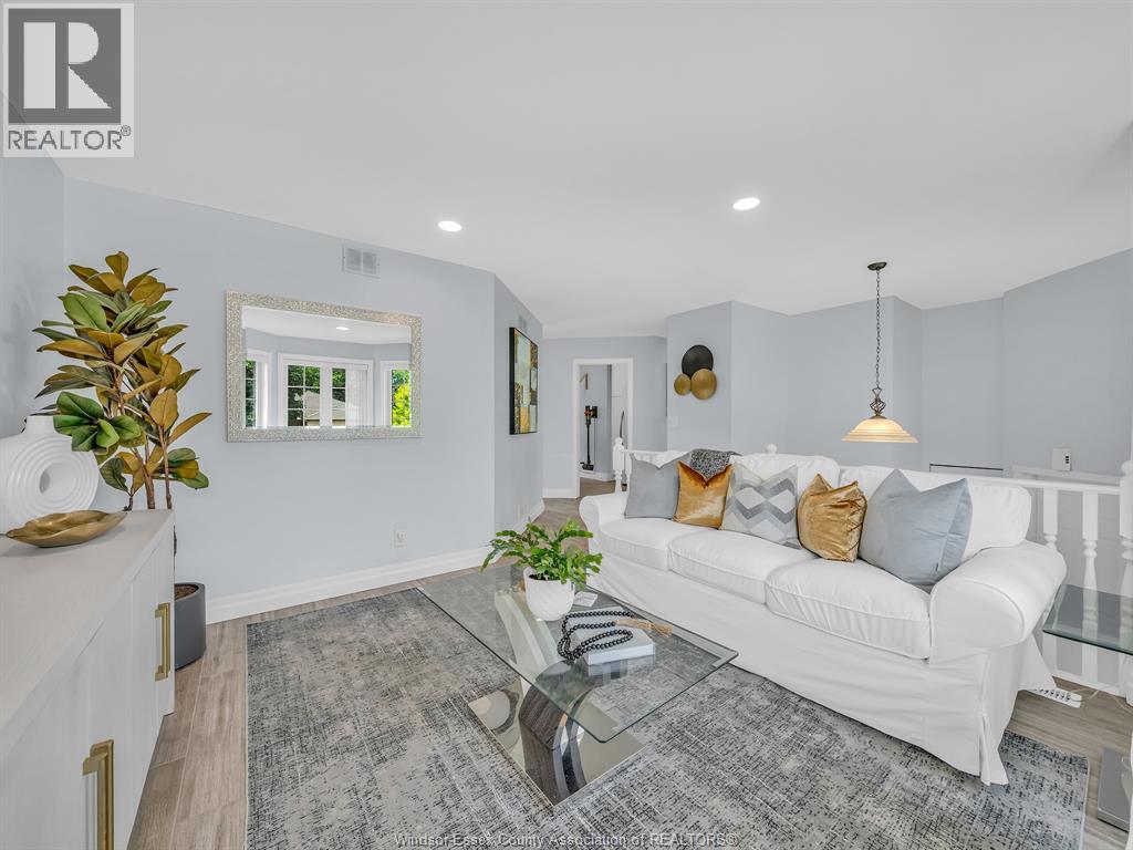 Photo 6 of 847 Lawndale Avenue, Kingsville ON