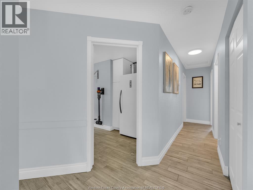 Photo 7 of 847 Lawndale Avenue, Kingsville ON