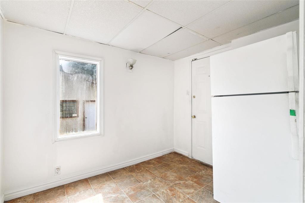Photo 7 of 5 116 Hart Avenue, Winnipeg MB