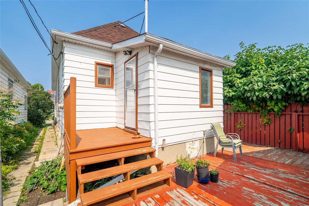 Photo 6 of 5 116 Hart Avenue, Winnipeg MB