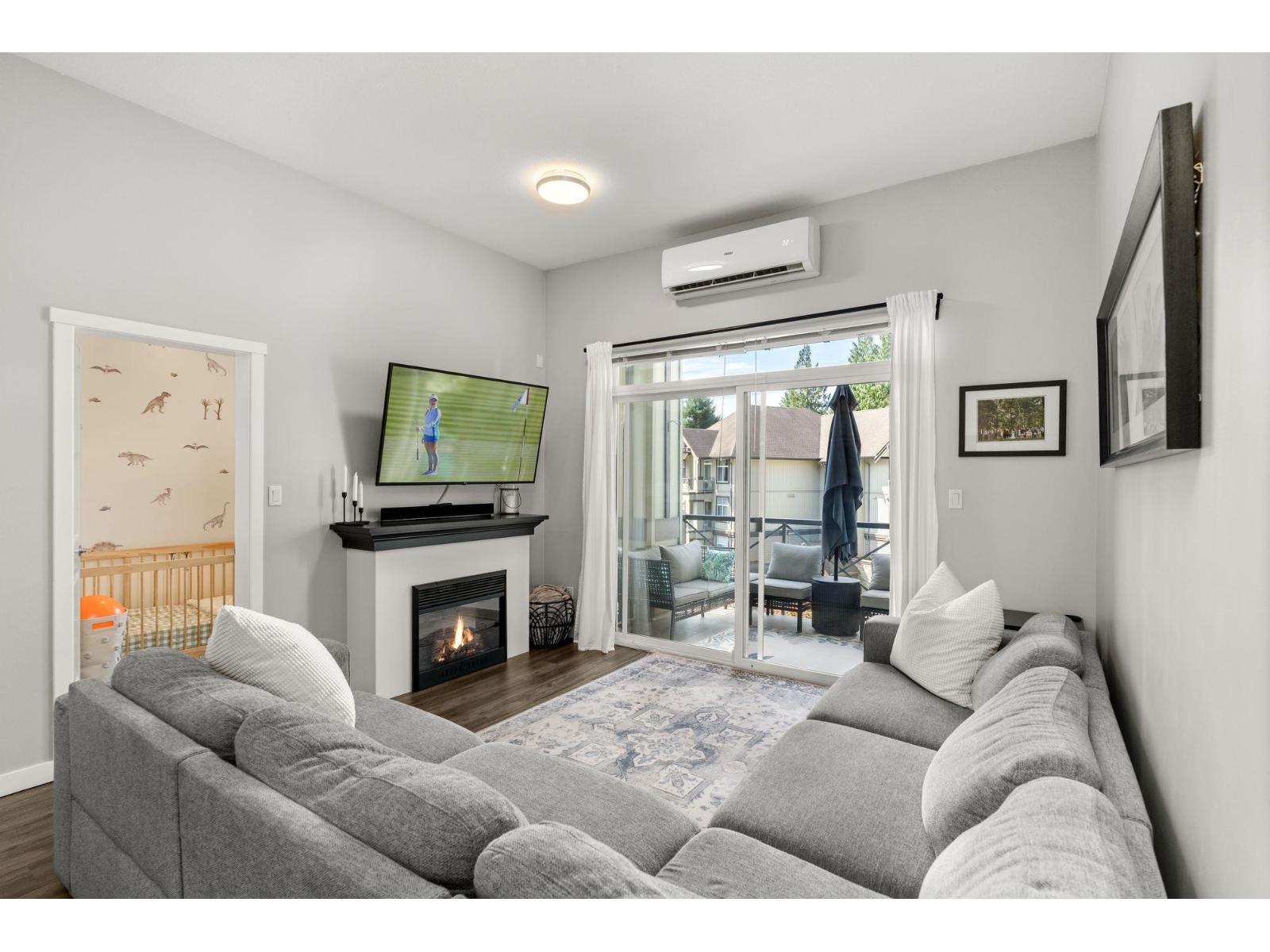 Photo 3 of 401 33338 Bourquin Crescent, Abbotsford BC
