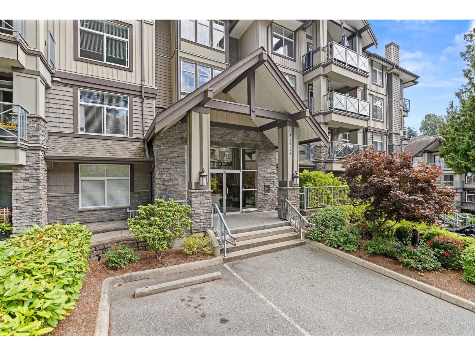 Photo 1 of 401 33338 Bourquin Crescent, Abbotsford BC