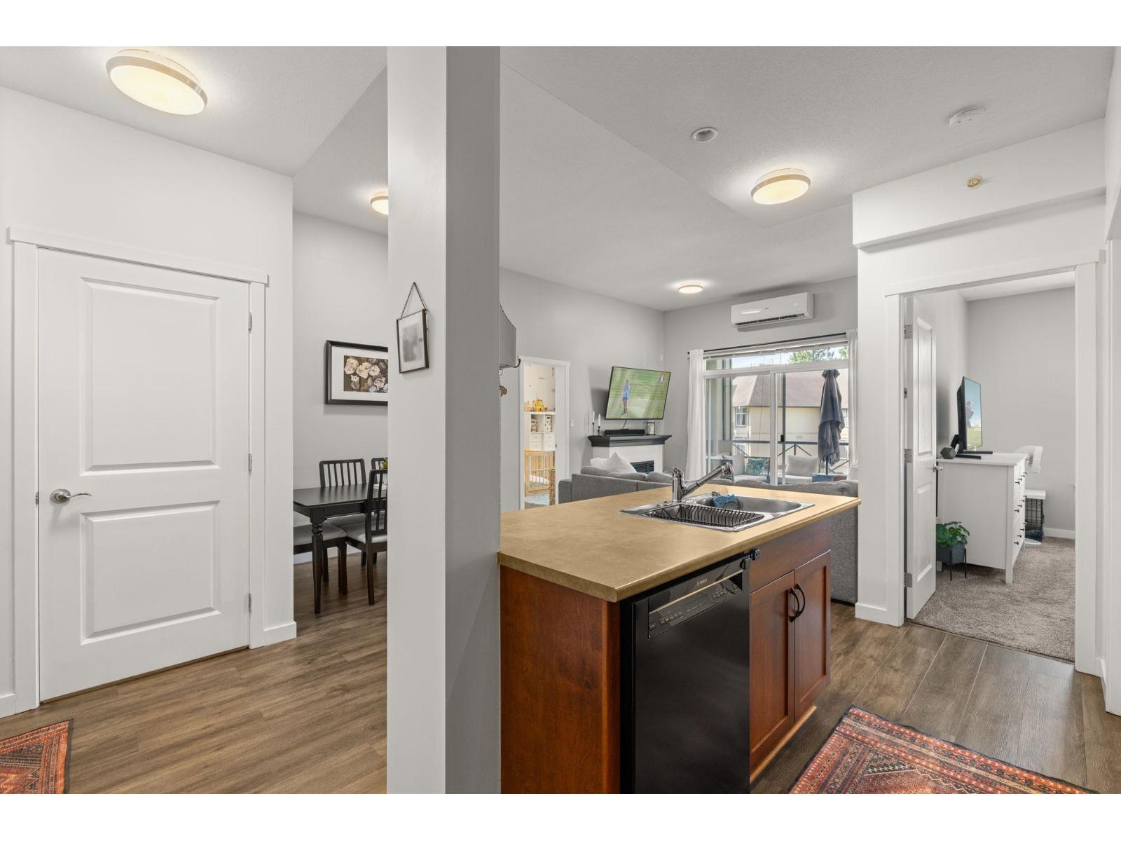 Photo 11 of 401 33338 Bourquin Crescent, Abbotsford BC