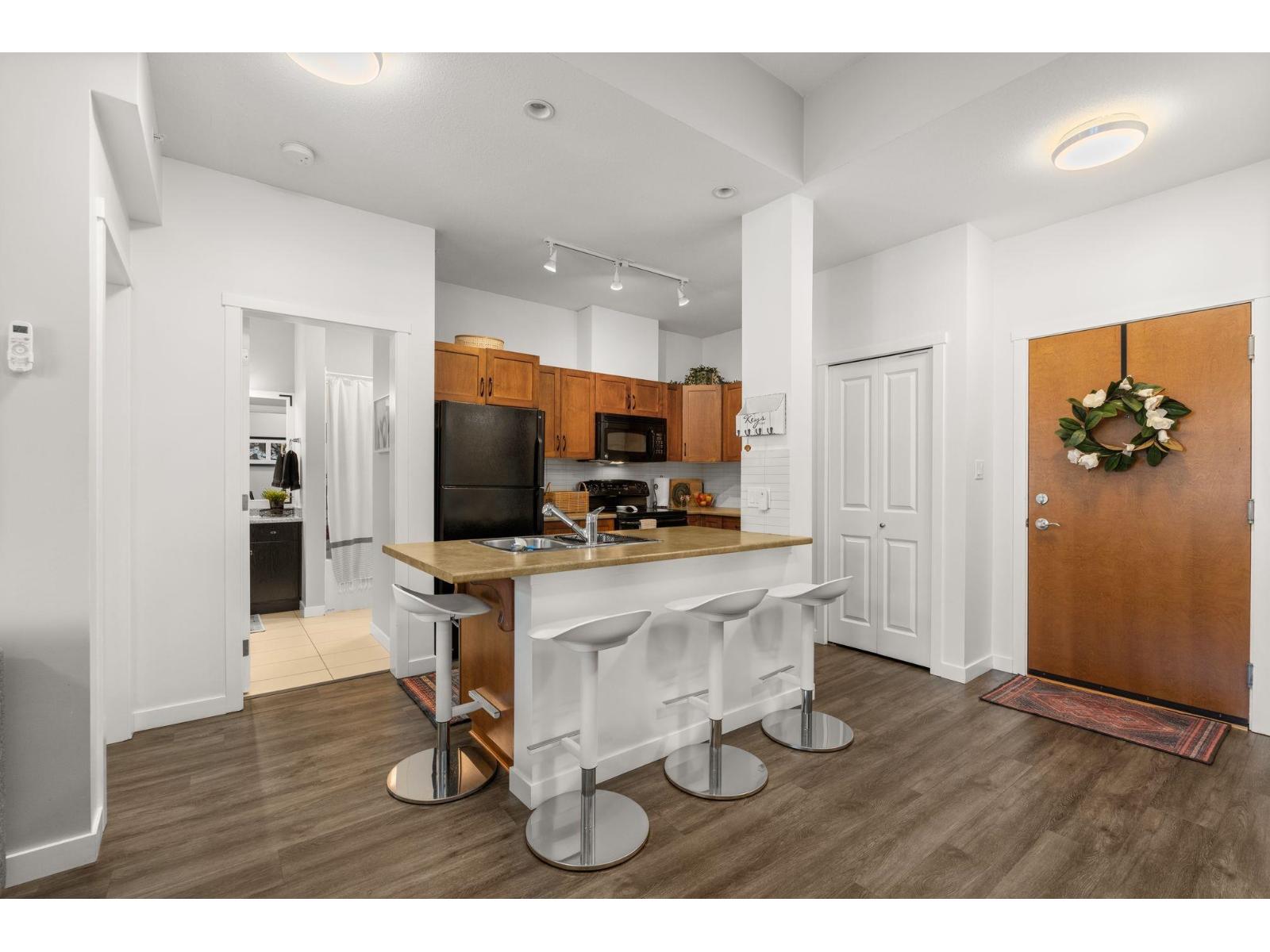 Photo 8 of 401 33338 Bourquin Crescent, Abbotsford BC