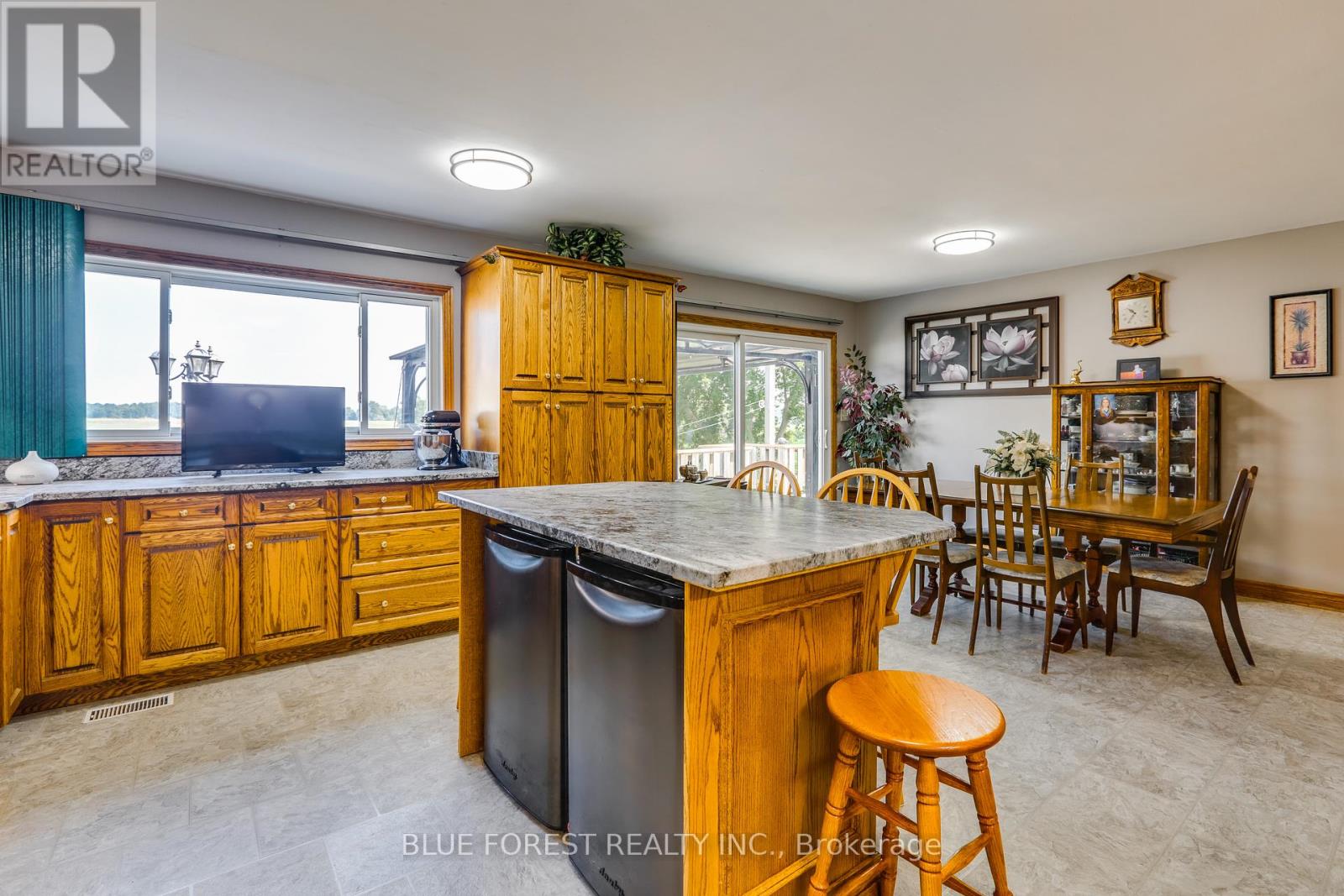 Photo 11 of 186 Crampton Drive, Thames Centre ON