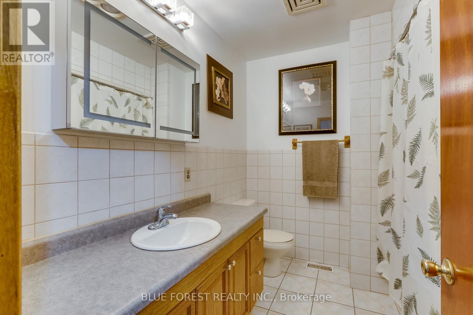 Photo 14 of 186 Crampton Drive, Thames Centre ON