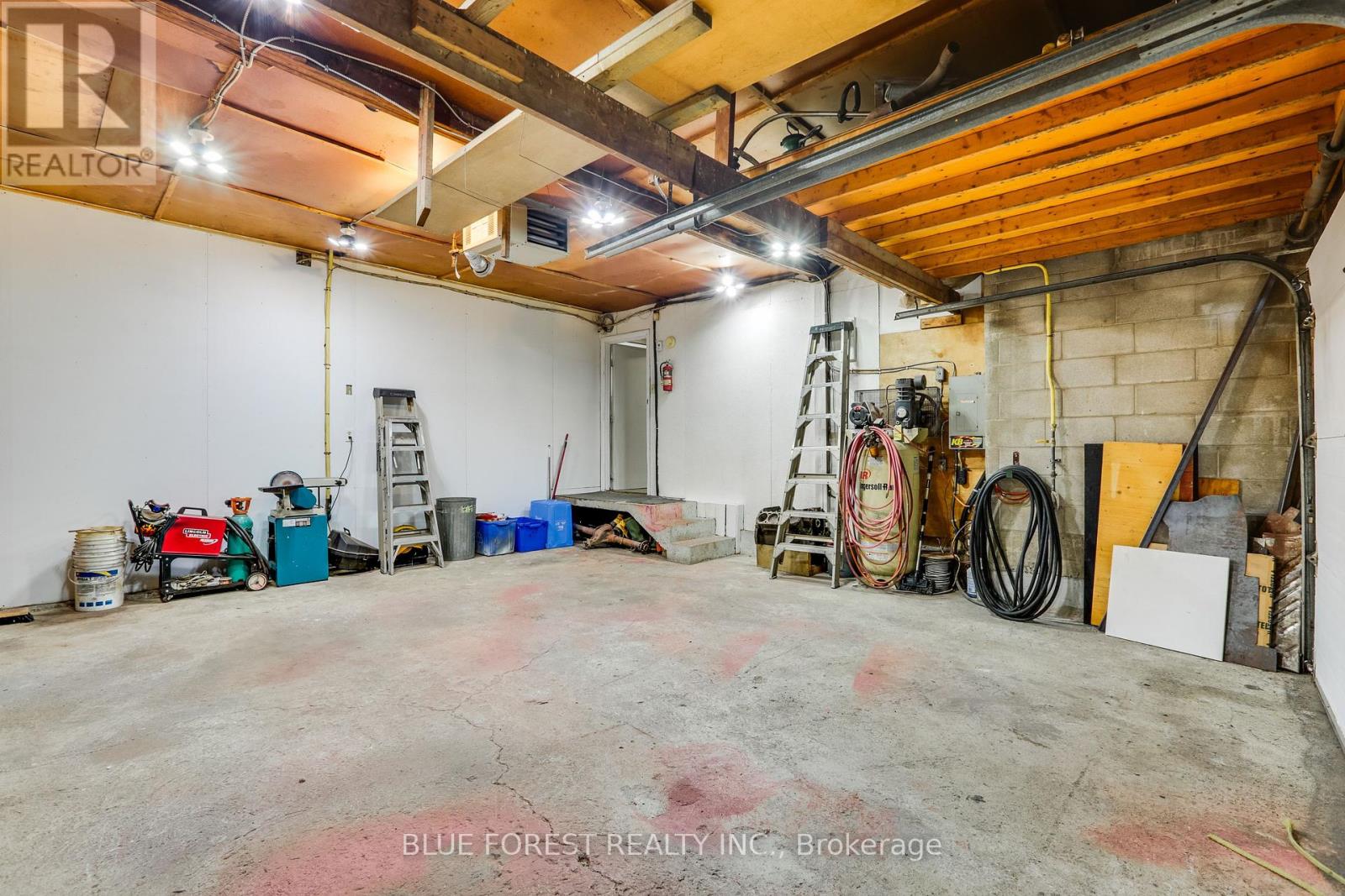 Photo 33 of 186 Crampton Drive, Thames Centre ON