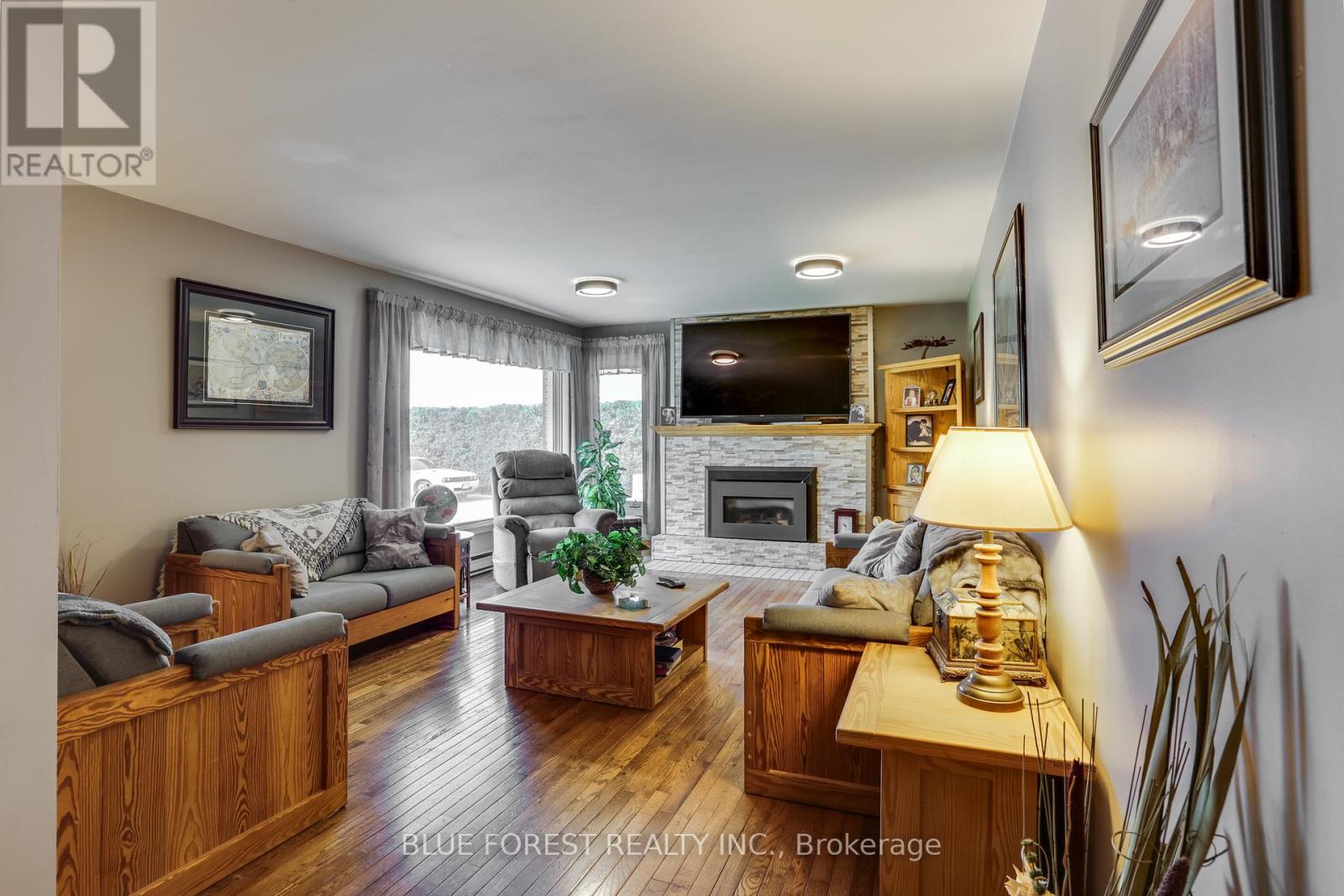 Photo 4 of 186 Crampton Drive, Thames Centre ON