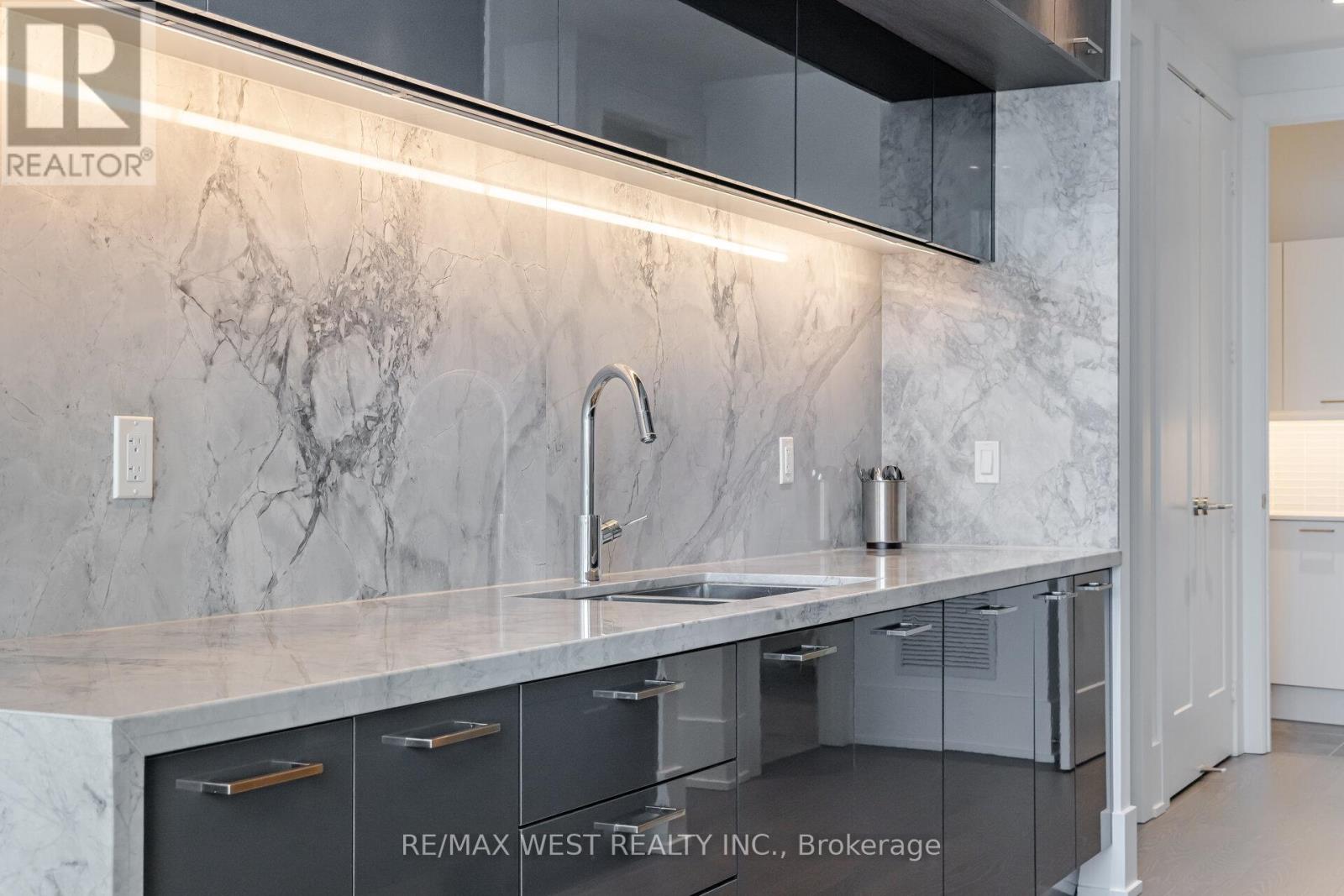 Photo 4 of 6712 10 York Street, Toronto ON
