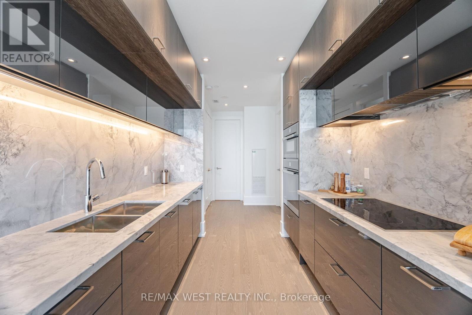 Photo 13 of 6712 10 York Street, Toronto ON