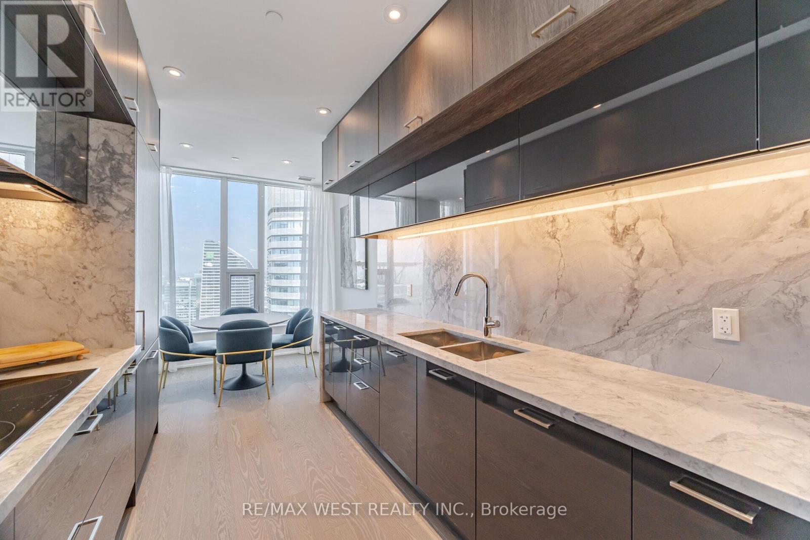 Photo 5 of 6712 10 York Street, Toronto ON