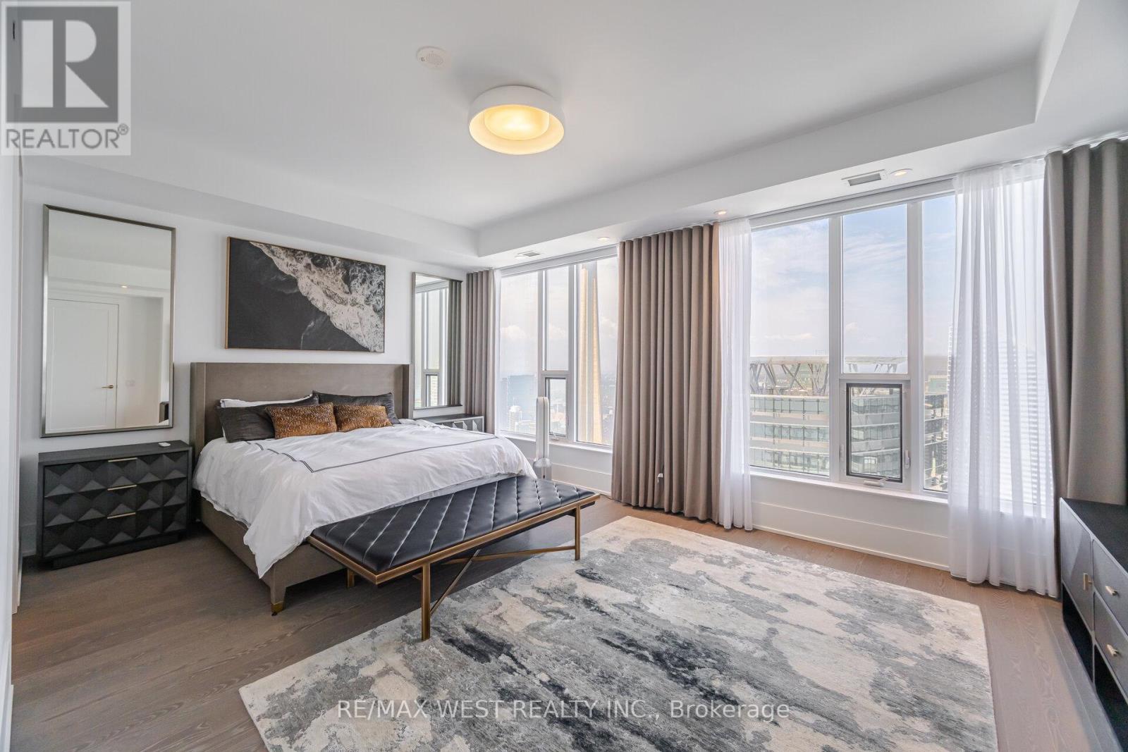 Photo 3 of 6712 10 York Street, Toronto ON