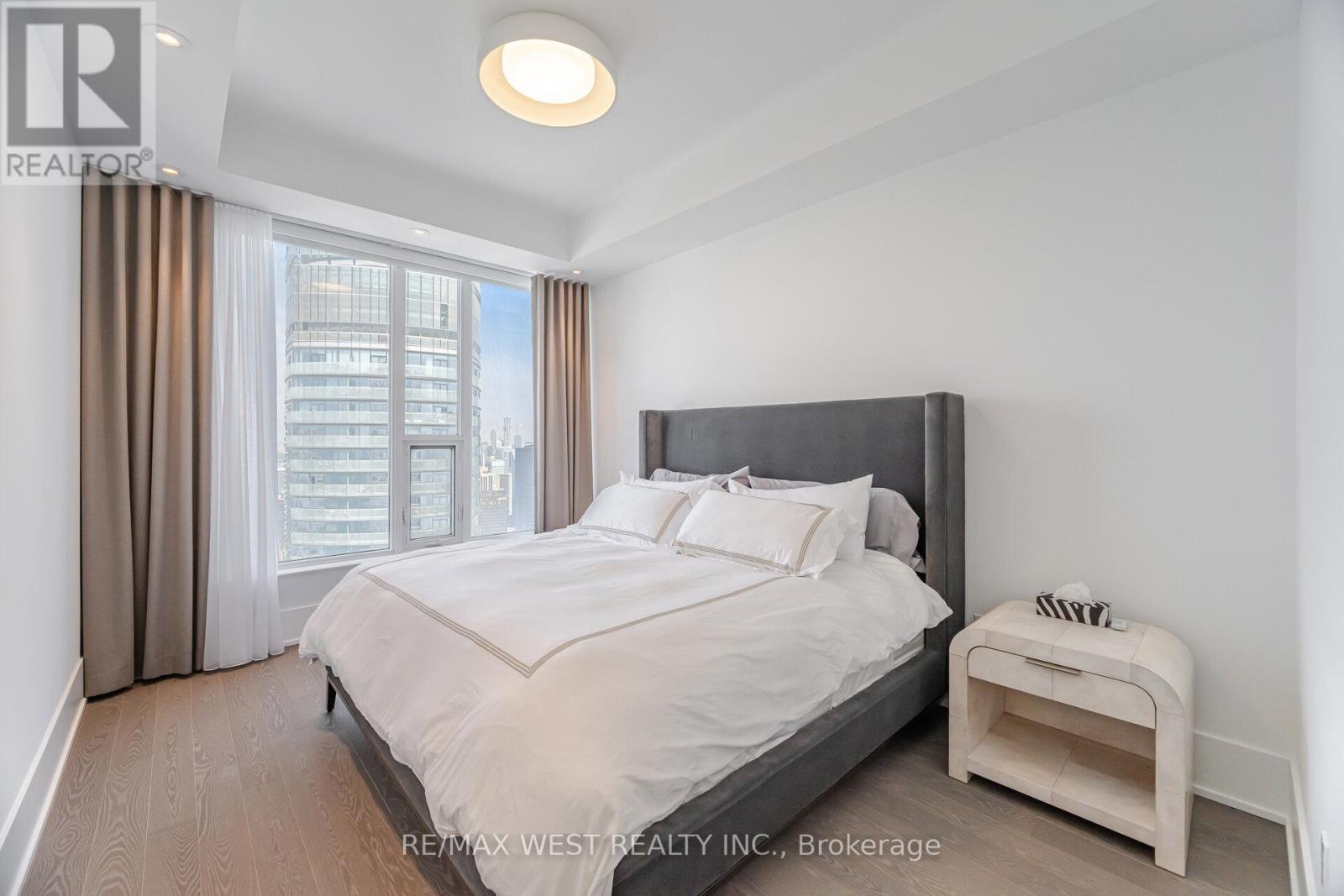 Photo 16 of 6712 10 York Street, Toronto ON