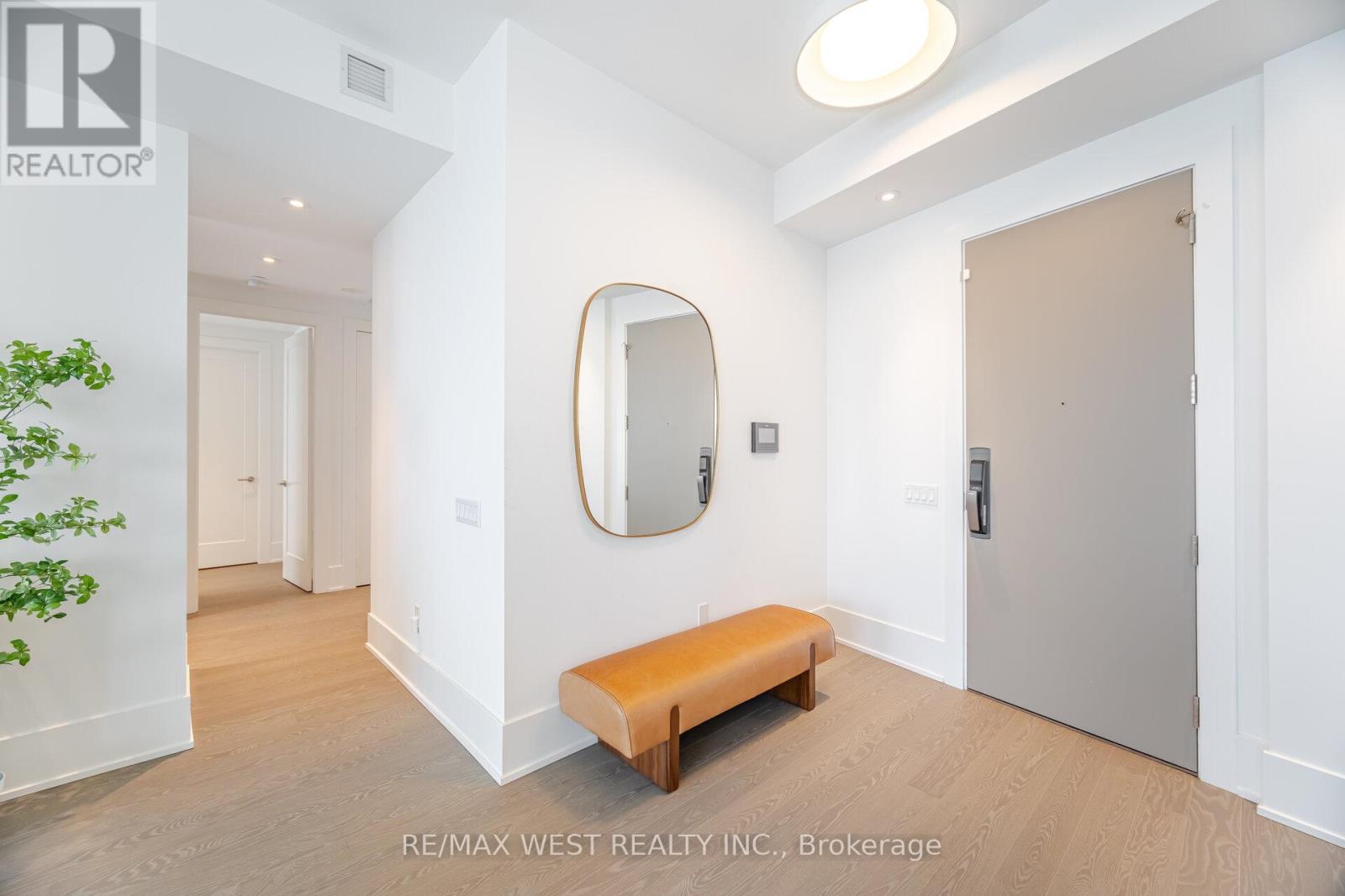Photo 11 of 6712 10 York Street, Toronto ON