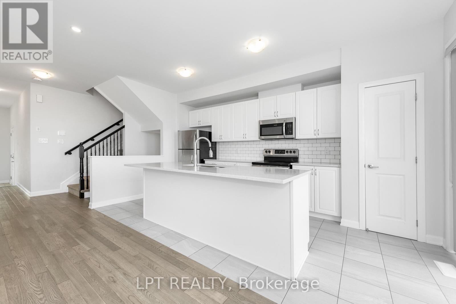 Photo 10 of 105 Teelin Circle, Ottawa ON
