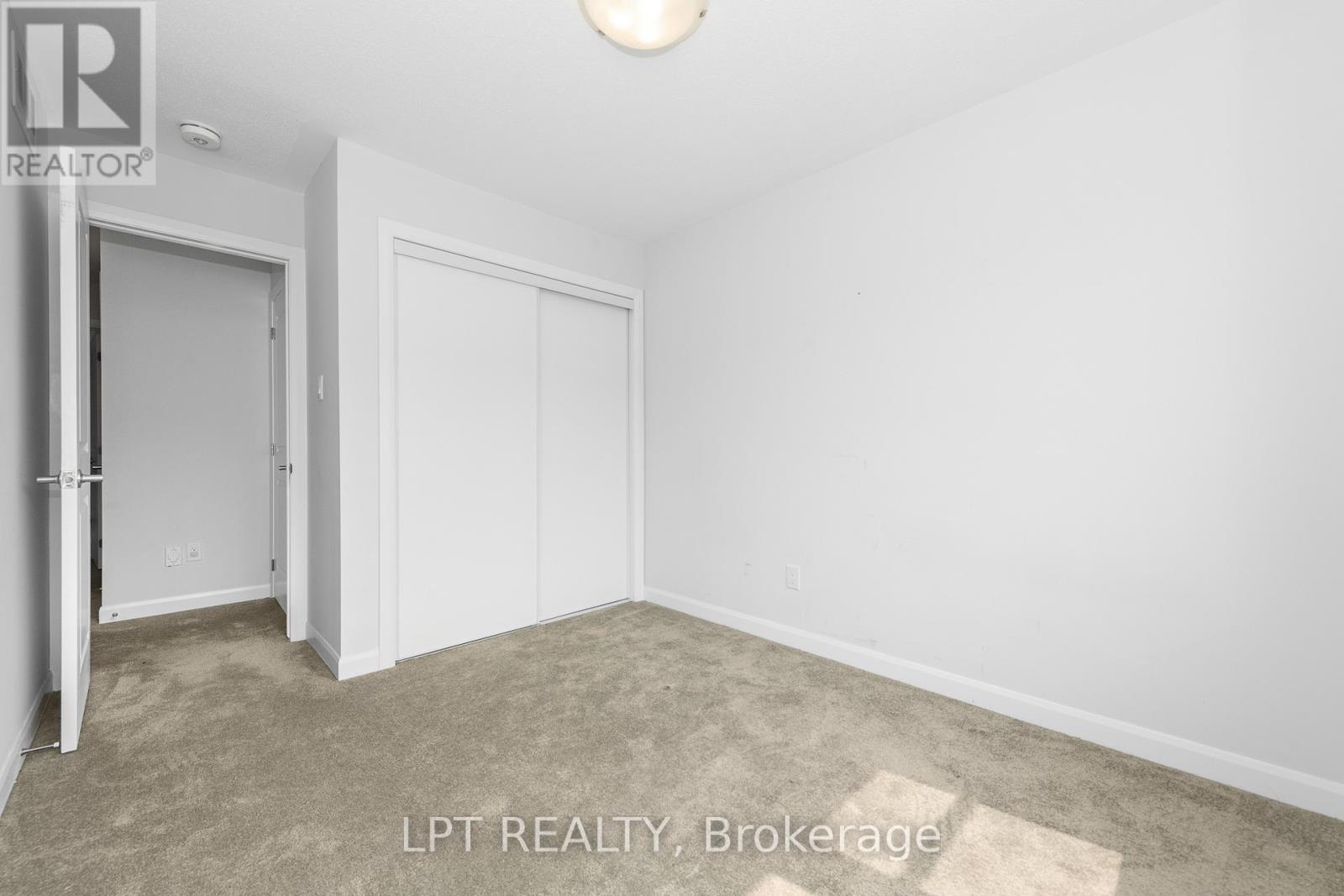Photo 17 of 105 Teelin Circle, Ottawa ON