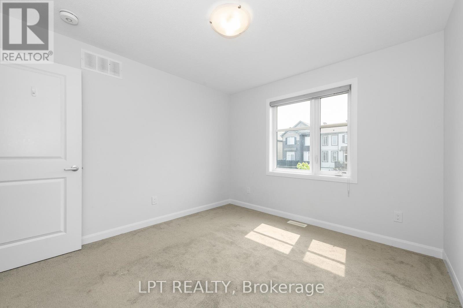Photo 19 of 105 Teelin Circle, Ottawa ON