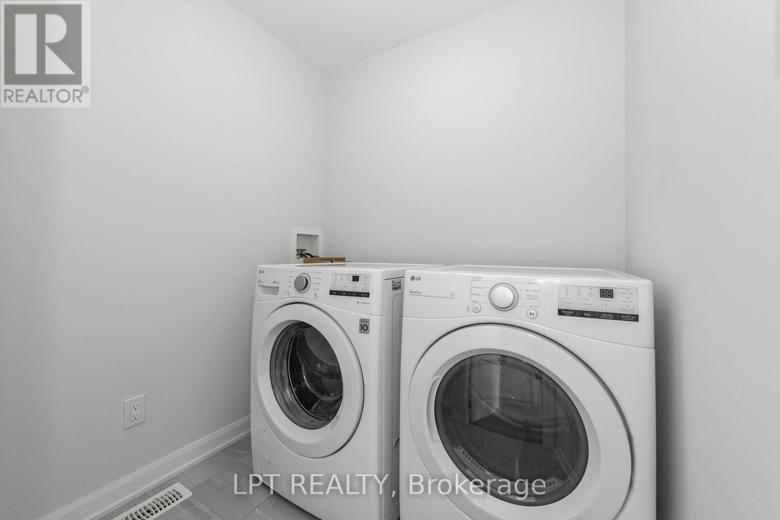 Photo 21 of 105 Teelin Circle, Ottawa ON