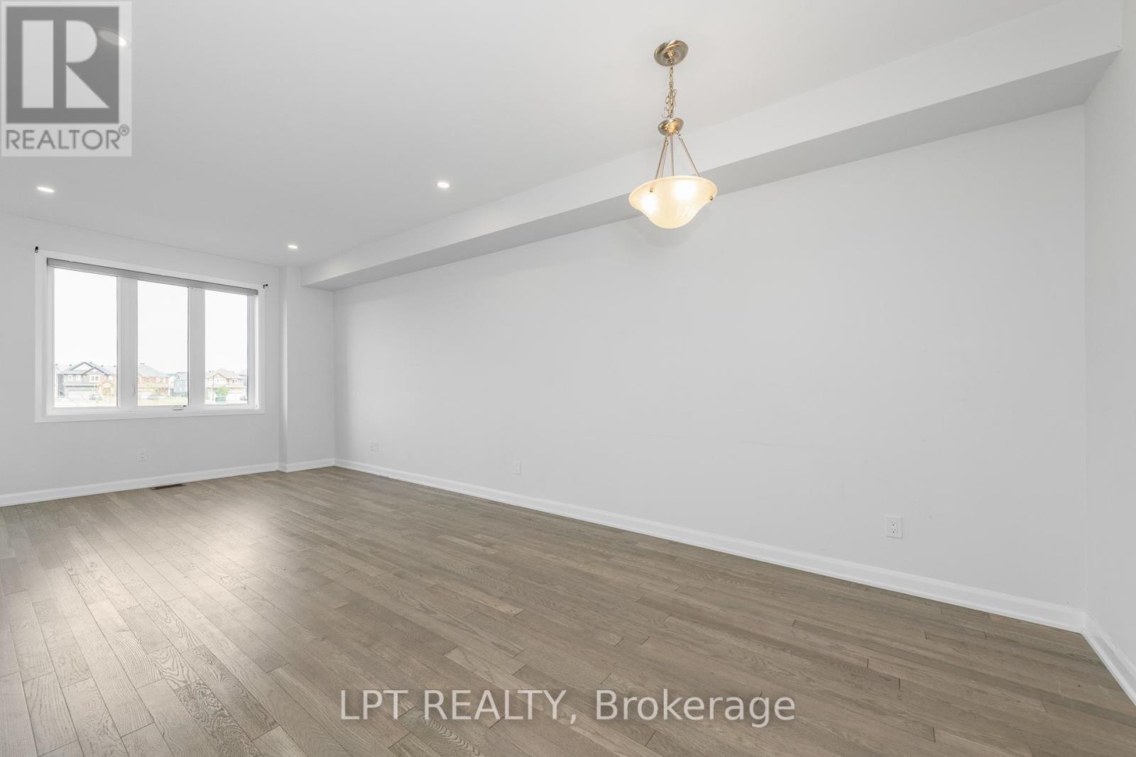 Photo 6 of 105 Teelin Circle, Ottawa ON