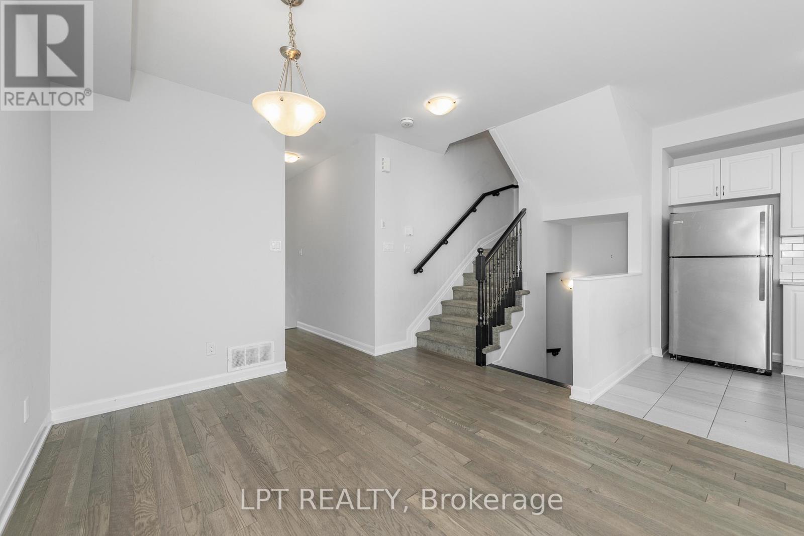 Photo 7 of 105 Teelin Circle, Ottawa ON