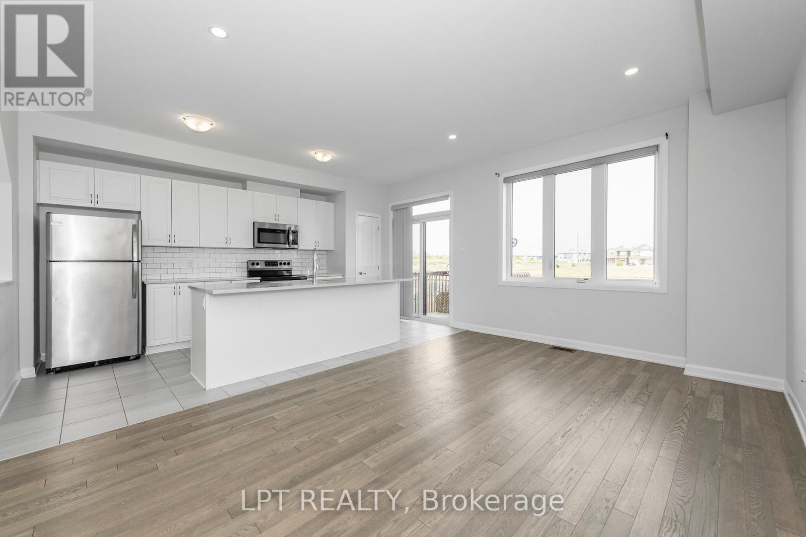Photo 8 of 105 Teelin Circle, Ottawa ON