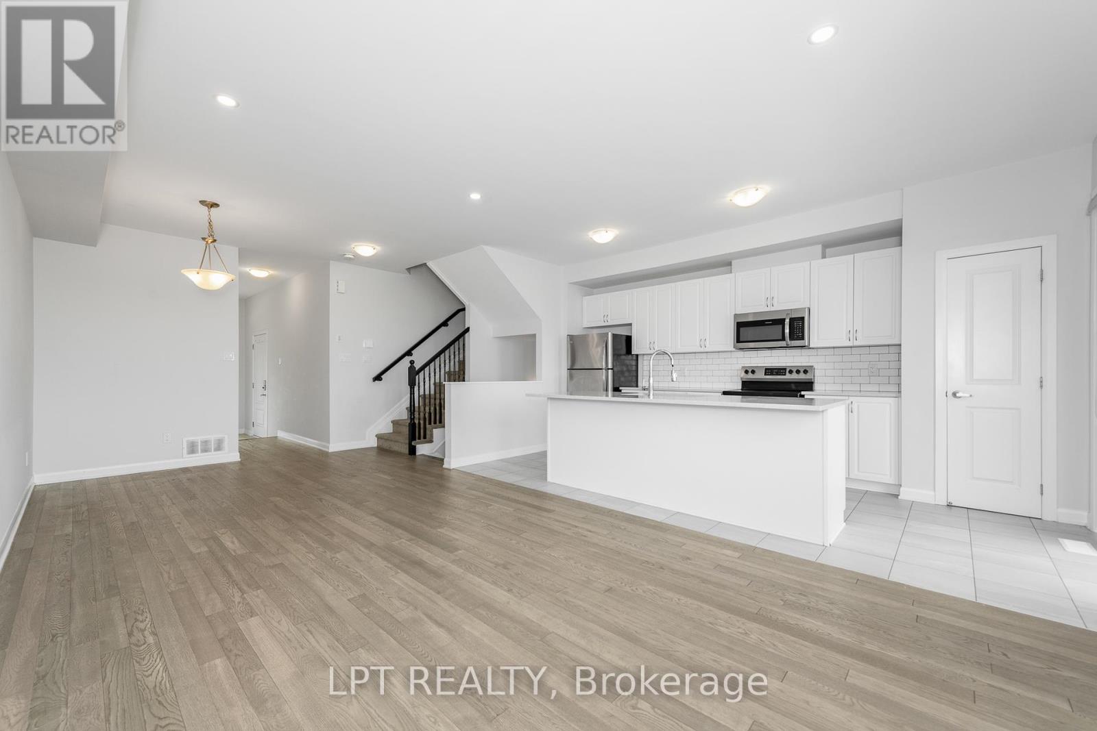 Photo 9 of 105 Teelin Circle, Ottawa ON