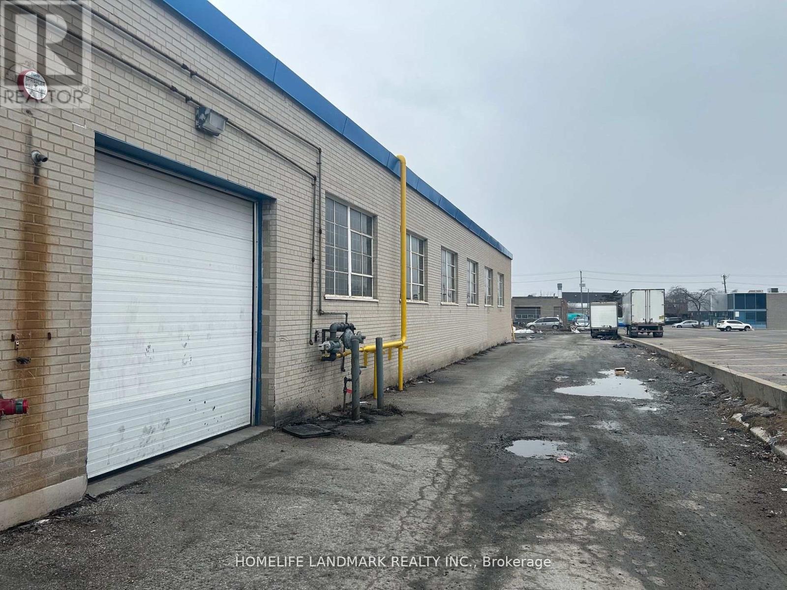Photo 4 of 1820 Midland Avenue, Toronto ON