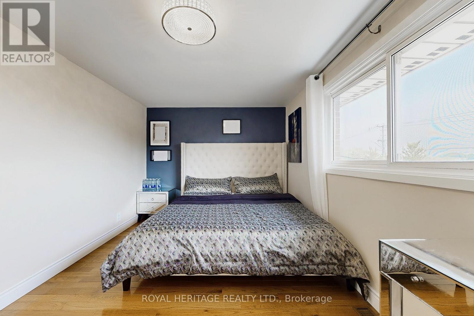 Photo 5 of 1092 Cedar Street, Oshawa ON