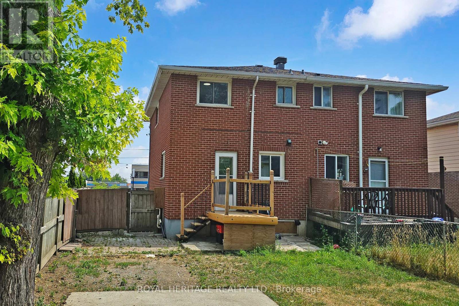 Photo 4 of 1092 Cedar Street, Oshawa ON